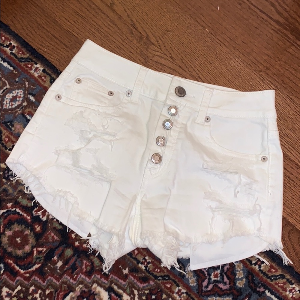 American Eagle White Hi-rise Shorts!!